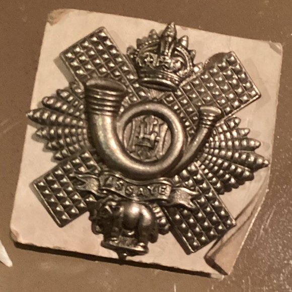 WWI/WWII BRITISH MILITARY PATTERN HIGHLAND LIGHT INFANTRY MILITARY CAP BADGE - Picture 1 of 4